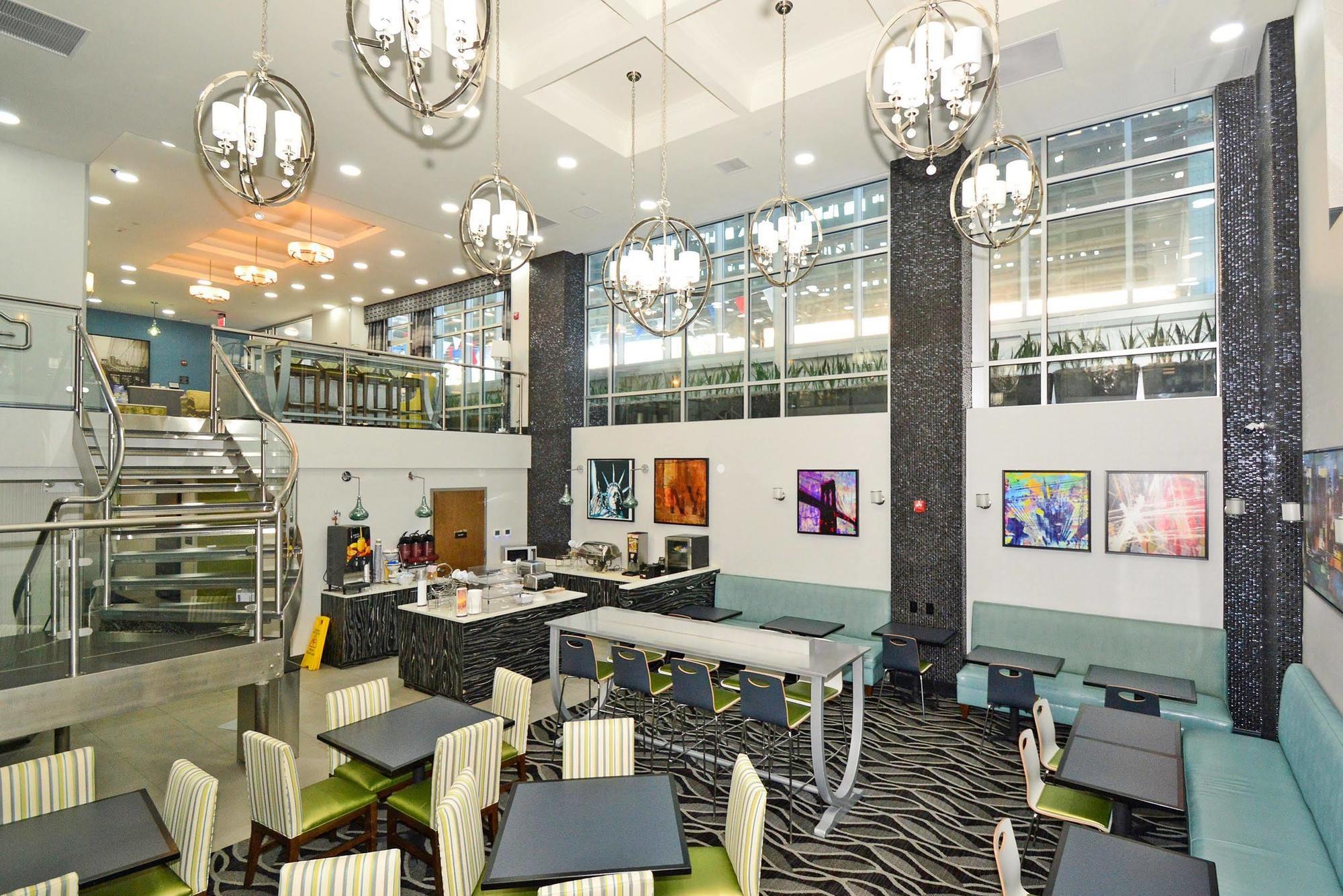 Best Western Plus Laguardia Airport Hotel نيو يورك المرافق الصورة