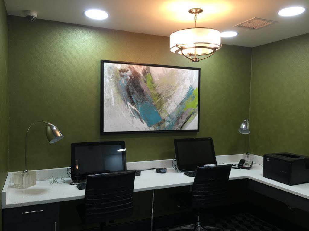 Best Western Plus Laguardia Airport Hotel نيو يورك المرافق الصورة